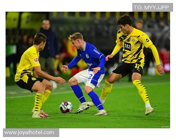 厄斯布鲁与天狼星的激烈对决揭示足球战术与团队协作的完美结合